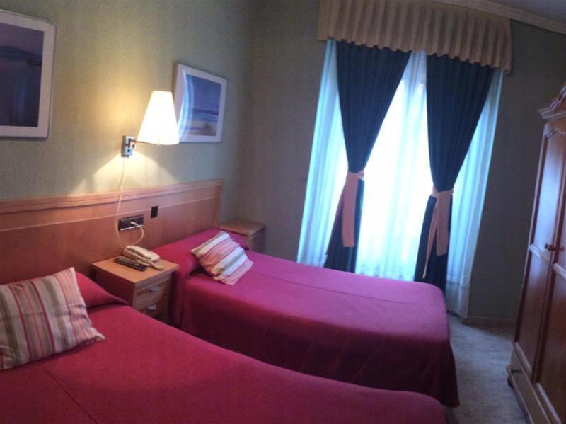 Hostal Cruz Sol Madrid Exterior photo