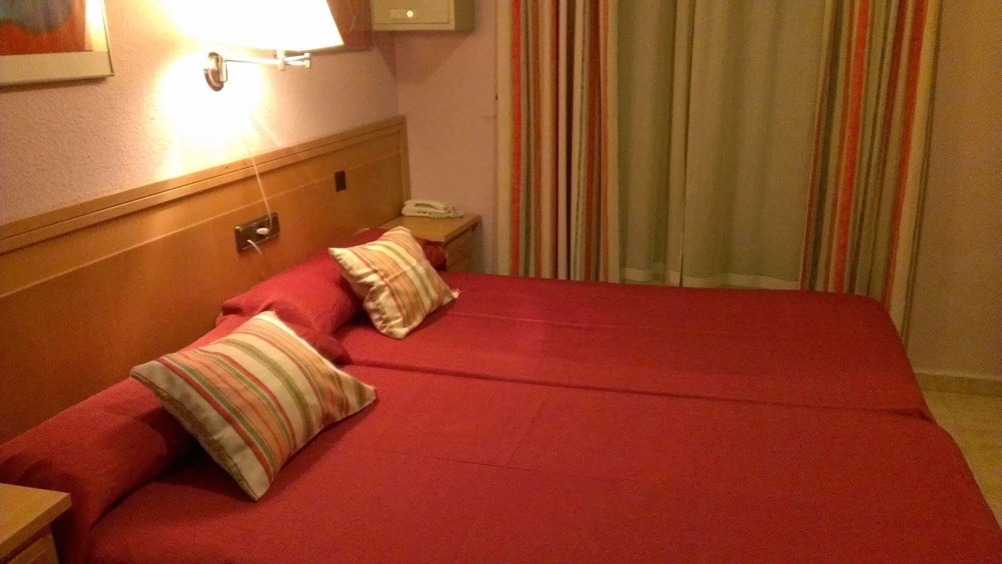Hostal Cruz Sol Madrid Exterior photo