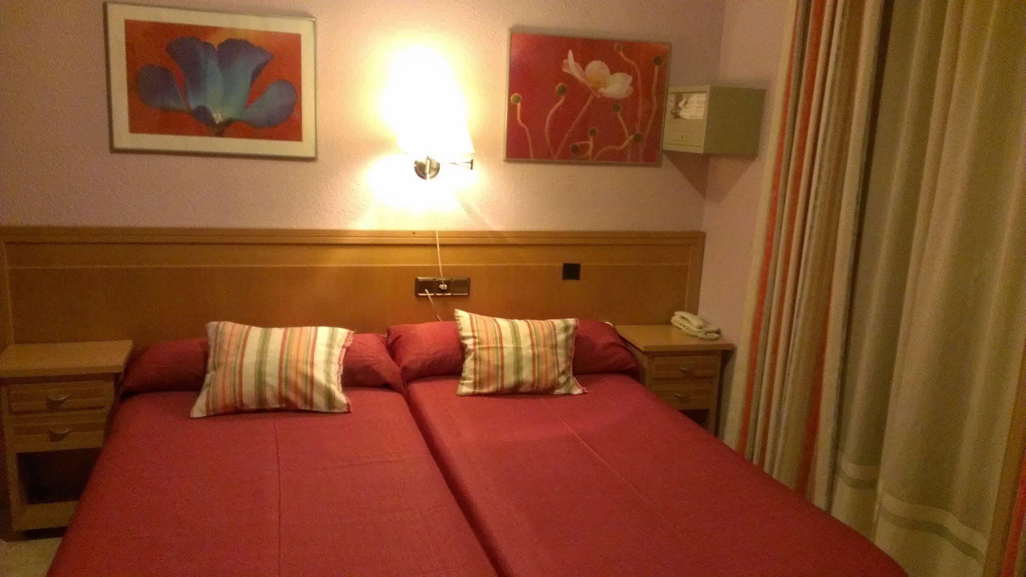 Hostal Cruz Sol Madrid Exterior photo